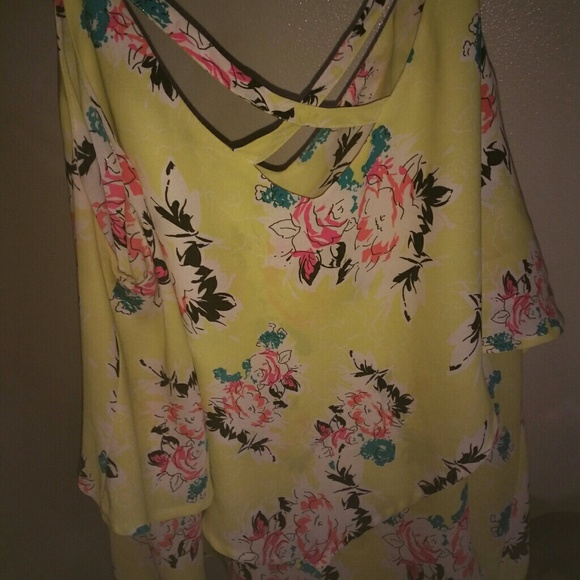 Bright flowered tank - Picture 1 of 3